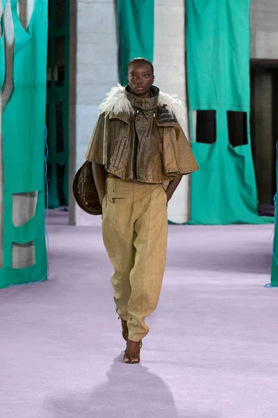 Look 48